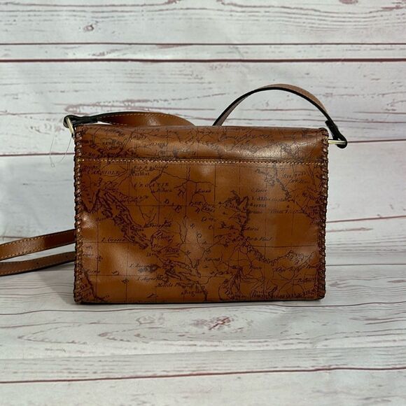 NWT Patricia Nash English Garden Floral Map Crossbody - Picture 3 of 7